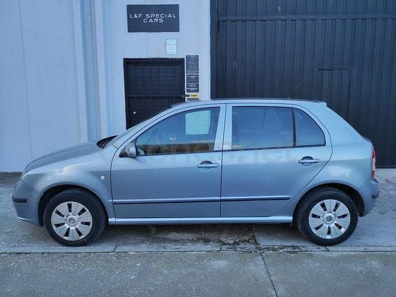 Usado Skoda Fabia Comfort 75 CV (55 kW) 2006 Gris / plata Berlina