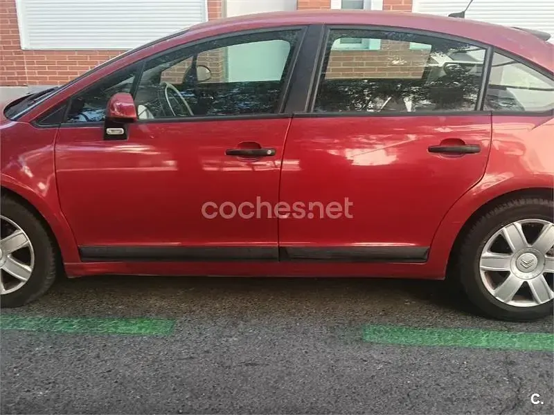Usado Citroën C4 90 CV (66 kW) 2007 Granate Berlina