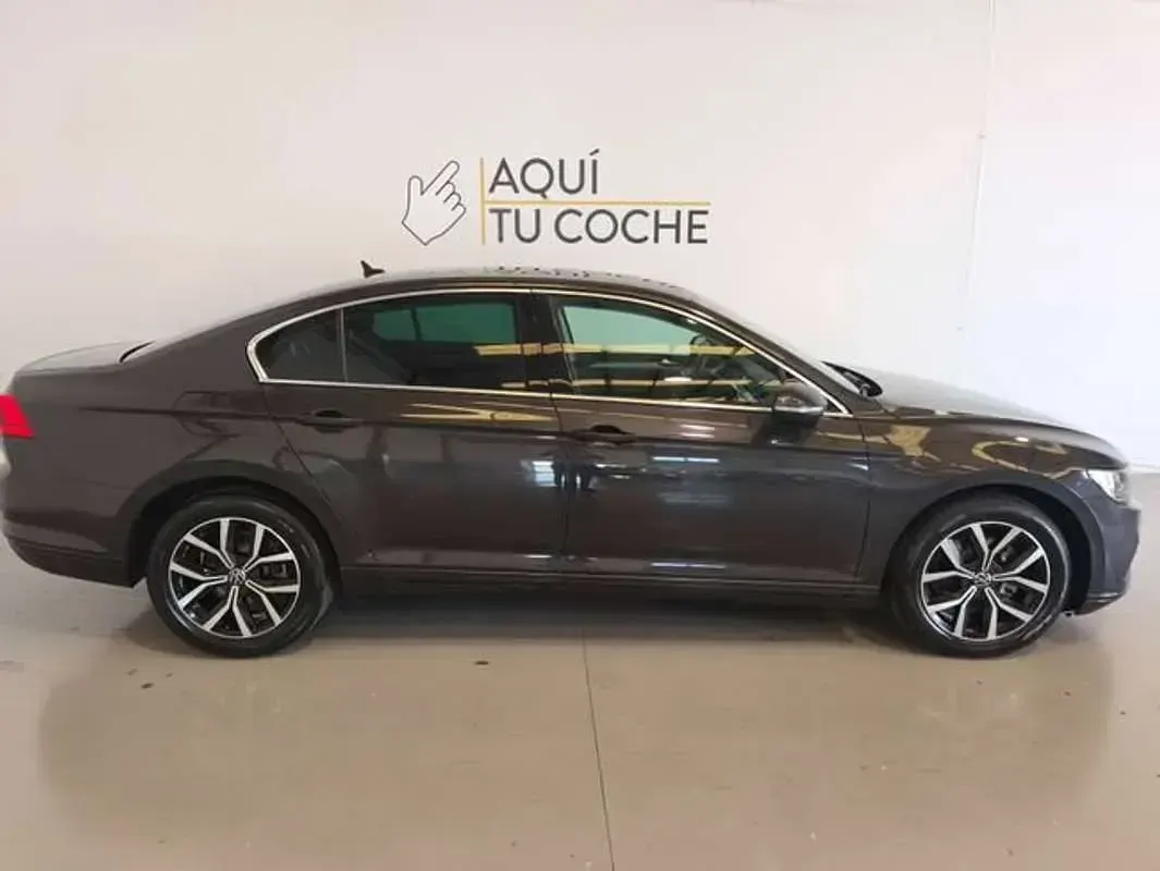 Usado VW Passat Executive 150 CV (110 kW) 2021 Gris Berlina