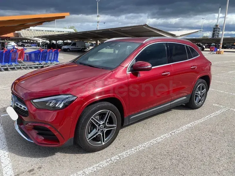 Usado Mercedes GLA250 218 CV (160 kW) 2024 Rojo SUV
