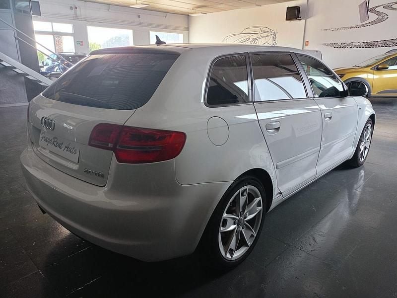 Usado Audi A3 Attraction 140 CV (102 kW) 2009 Blanco Utilitario