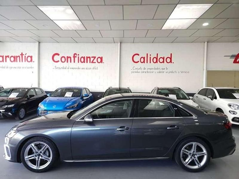 Usado Audi A4 204 CV (150 kW) 2022 Gris Berlina