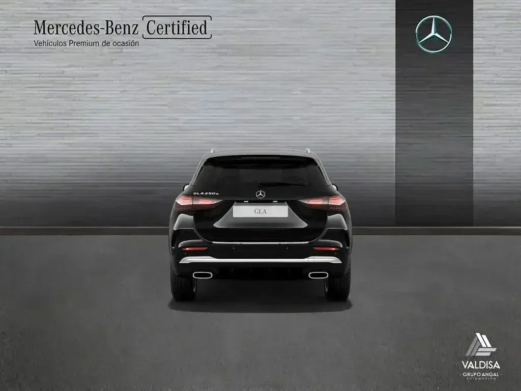 Usado Mercedes GLA250 218 CV (160 kW) 2025 Negro cosmos SUV