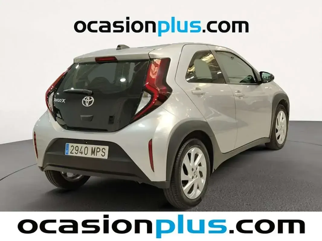 Używany Toyota Aygo Play 72 KM (52 kW) 2024 Szary Hatchback