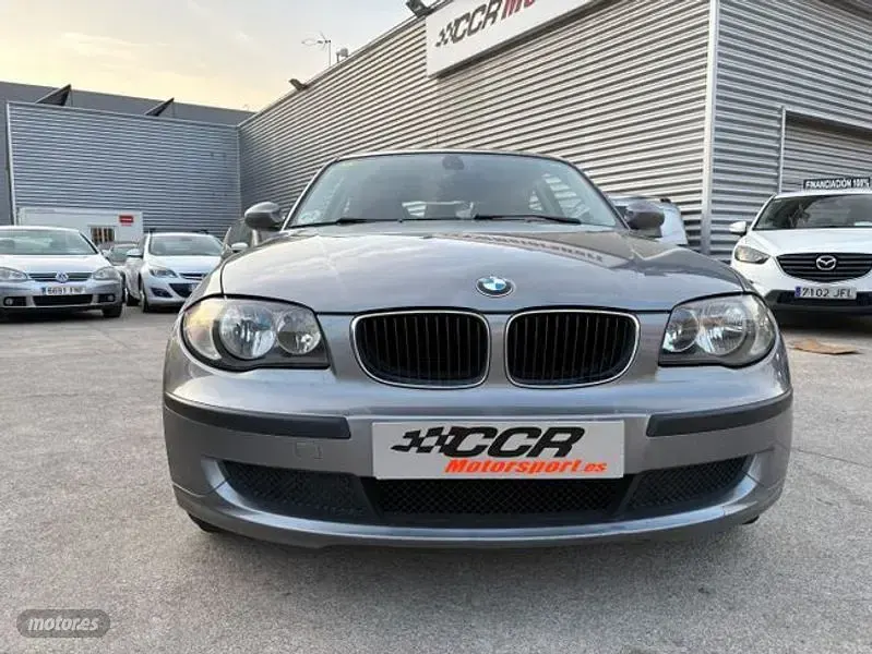 Usado BMW 116 115 CV (84 kW) 2010 Gris Utilitario