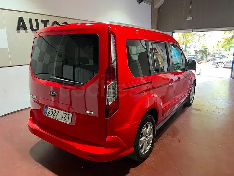 Usado Ford Tourneo Connect Titanium 100 CV (73 kW) 2017 Rojo Monovolumen