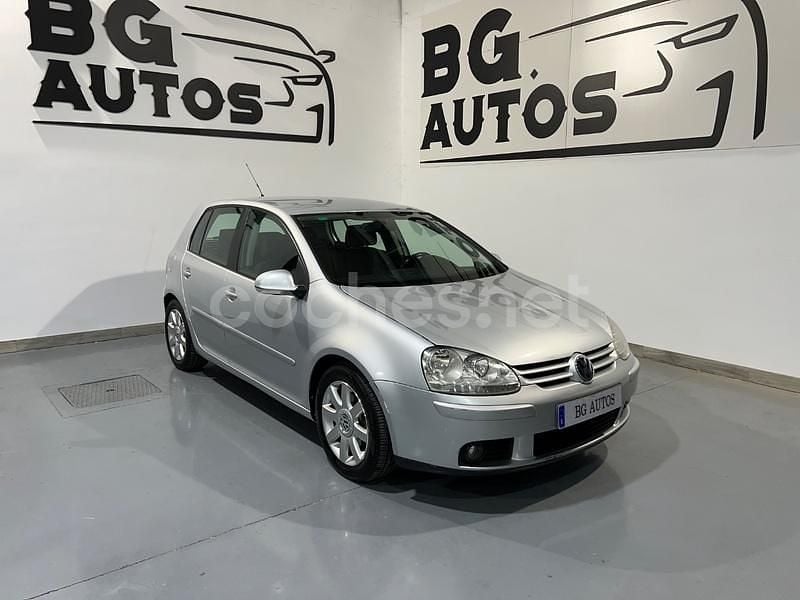 Gris / plata Usado 2006 VW Golf V Sportline Berlina | 6999 € (Precio justo) - Imagen 1/4