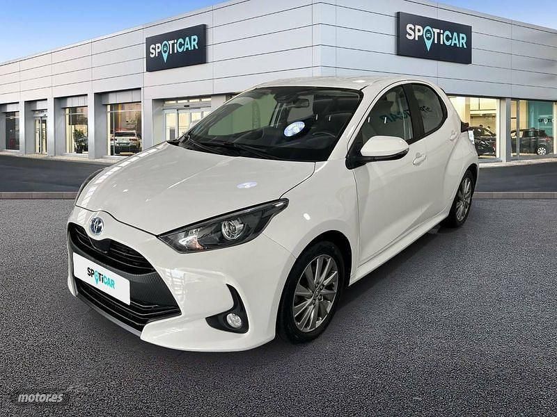 Blanco Usado 2023 Toyota Yaris Hybrid Active Berlina | 20.900 € (Precio justo) - Imagen 1/4