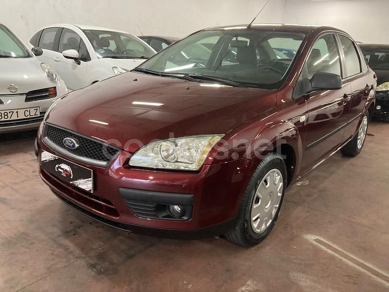 Granate Usado 2005 Ford Focus Ambiente Berlina | 3800 € (Precio justo) - Imagen 1/4