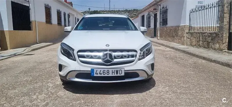 Usado Mercedes GLA200 Urban 136 CV (100 kW) 2014 Blanco SUV