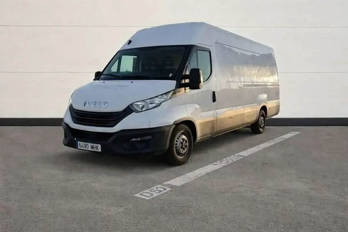 Usado Iveco Daily 156 CV (114 kW) 2023 Blanco Van
