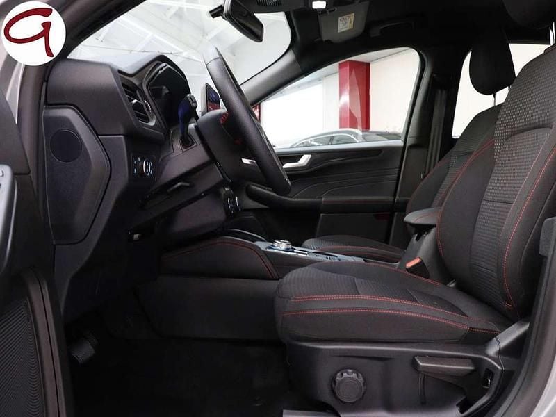 Usado Ford Kuga ST-Line 224 CV (164 kW) 2023 Plateado SUV