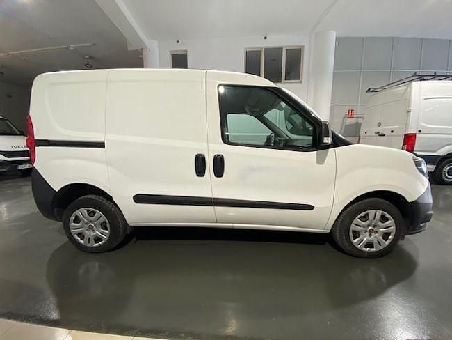 Usado Fiat Doblò 95 CV (69 kW) 2020 Blanco Monovolumen