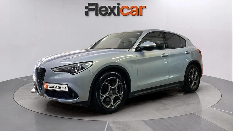 Usado Alfa Romeo Stelvio Sprint 162 CV (119 kW) 2022 Blanco SUV
