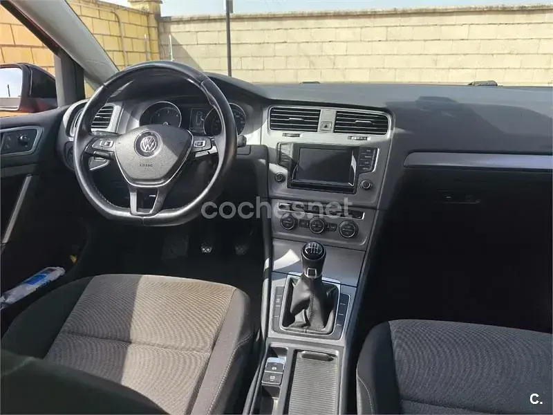 Usado VW Golf VII Business 110 CV (80 kW) 2014 Rojo Familiar