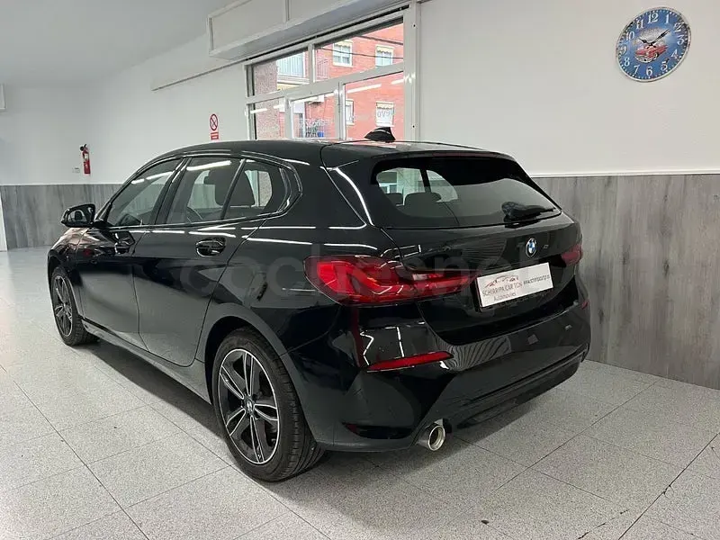Usado BMW 118 136 CV (100 kW) 2022 Negro Utilitario