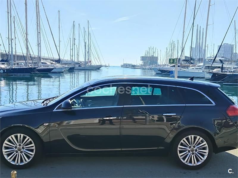 Usado Opel Insignia Eco 160 CV (117 kW) 2012 Negro Familiar