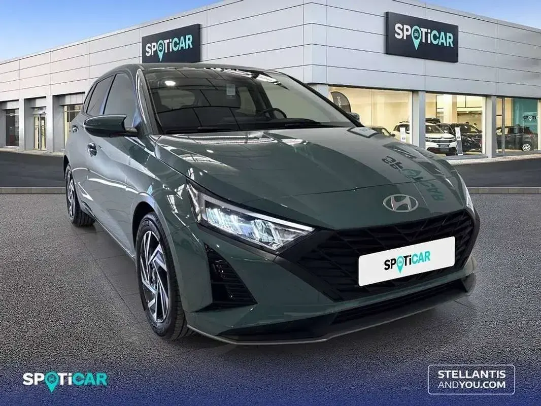 Usado Hyundai i20 80 CV (58 kW) 2025 Verde Utilitario