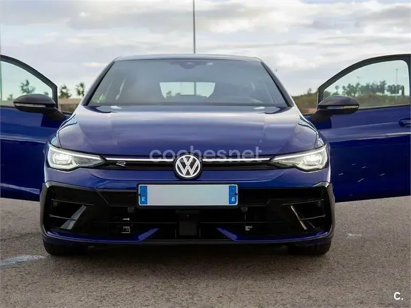 Usado VW Golf VIII R 333 CV (244 kW) 2025 Azul Berlina