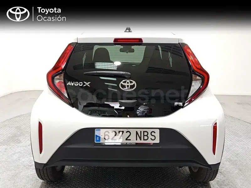 Usado Toyota Aygo X Play 72 CV (52 kW) 2025 Blanco SUV