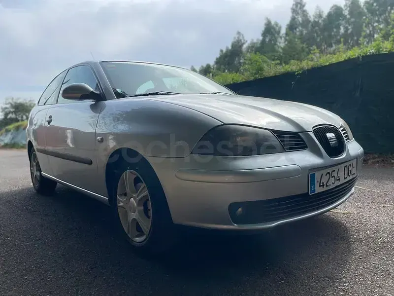 Usado Seat Ibiza Sport 100 CV (73 kW) 2005 Gris / plata Utilitario