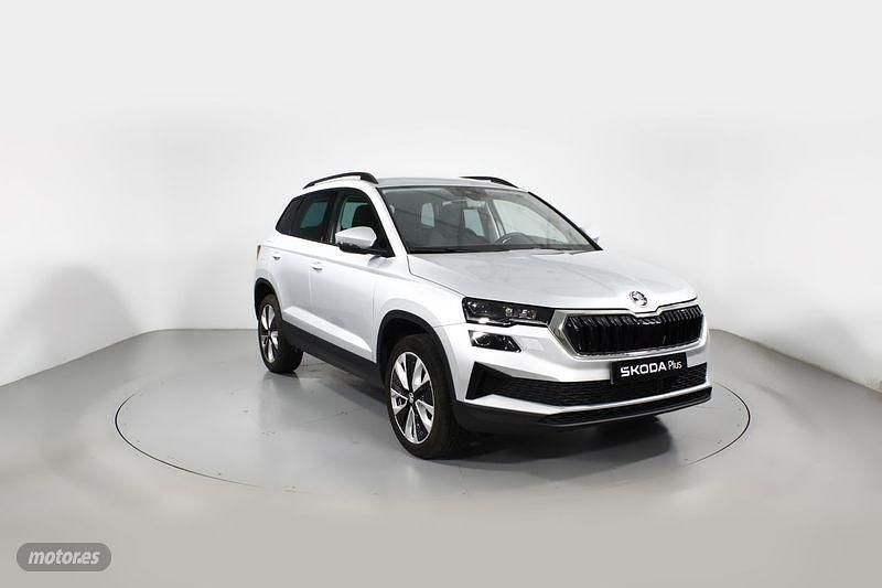 Plateado Usado 2024 Skoda Karoq Selection SUV | 30.300 € (Caro) - Imagen 1/4