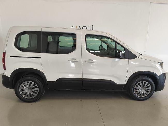 Usado Peugeot Rifter Active 100 CV (73 kW) 2023 Blanco Monovolumen