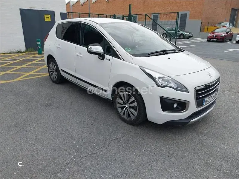 Usado Peugeot 3008 Style 130 CV (95 kW) 2016 Blanco Berlina