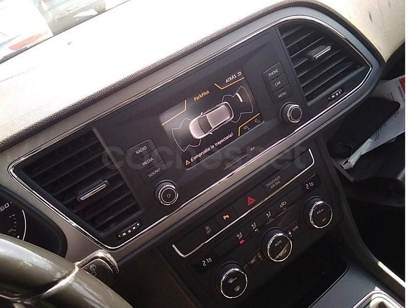 Usado Seat Leon Style 110 CV (80 kW) 2018 Blanco Berlina