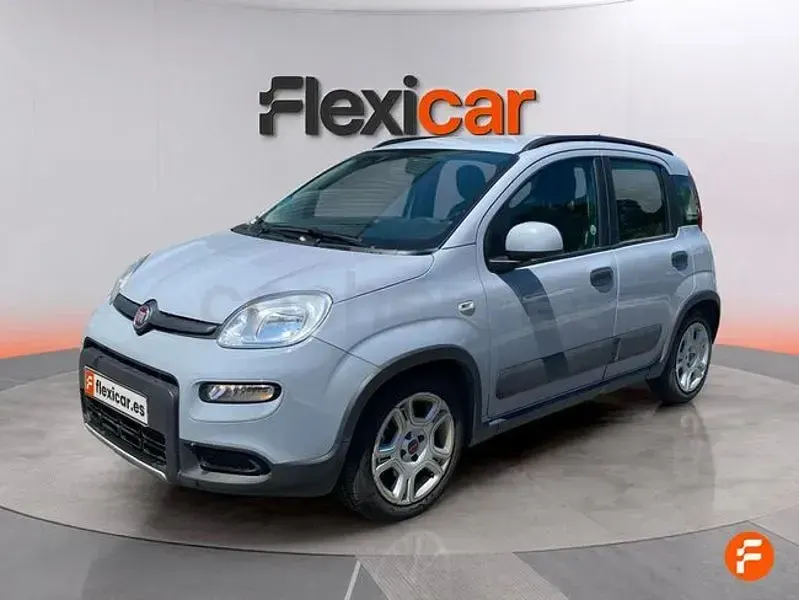 Usado Fiat Panda Cross Cross 70 CV (51 kW) 2023 Gris / plata Utilitario