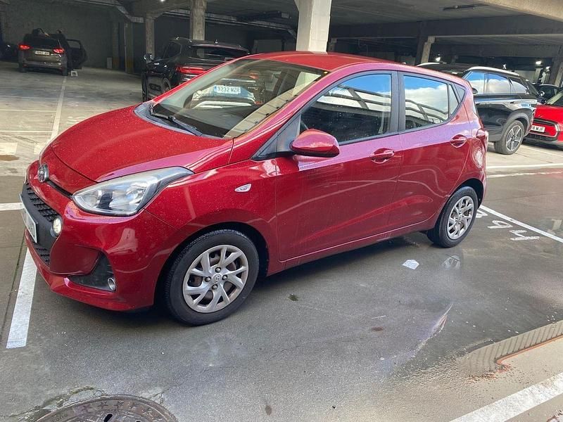 Usado Hyundai i10 87 CV (63 kW) 2017 Rojo Utilitario
