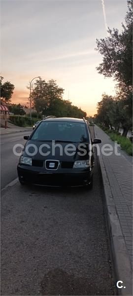 Usado Seat Alhambra Reference 130 CV (95 kW) 2004 Negro Monovolumen