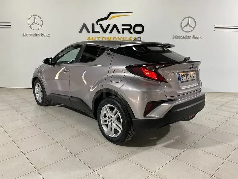 Usado Toyota C-HR Active 122 CV (89 kW) 2021 Gris / plata SUV