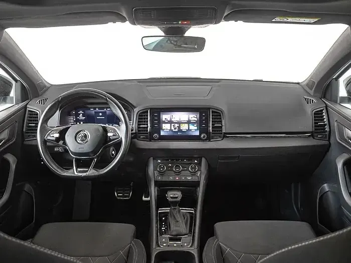 Usado Skoda Karoq SportLine 150 CV (110 kW) 2022 Blanco SUV