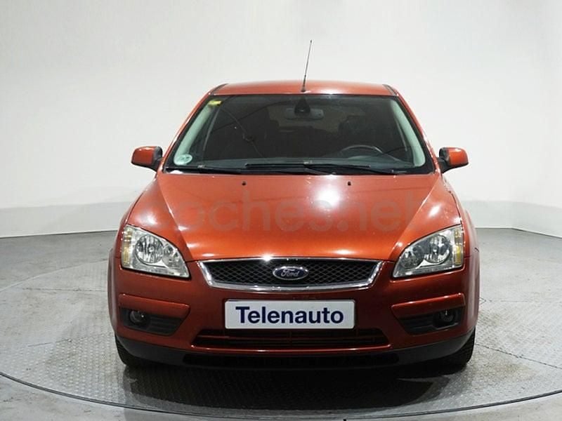Usado Ford Focus Trend 116 CV (85 kW) 2006 Granate Berlina
