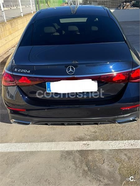 Usado Mercedes E220 200 CV (147 kW) 2023 Azul Berlina