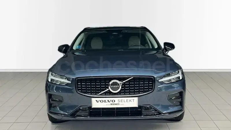 Käytetty Volvo V60 Plus 197 HP (144 kW) 2025 Sininen Farmari