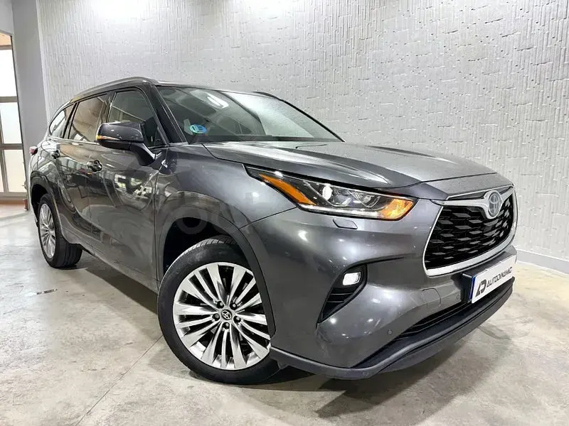 Usado Toyota Highlander Advance 248 CV (182 kW) 2024 Gris / plata SUV