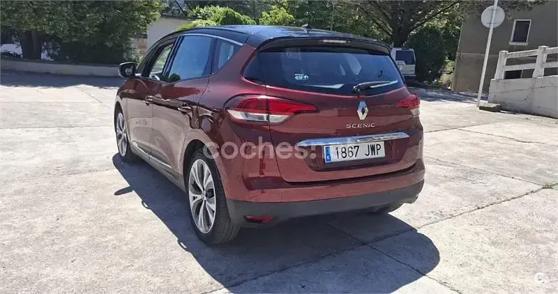 Usado Renault Scénic Zen 130 CV (95 kW) 2017 Granate Monovolumen