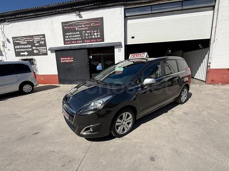 Usado Peugeot 5008 Active 120 CV (88 kW) 2016 Gris / plata Monovolumen