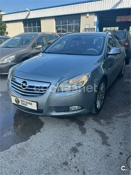 Usado Opel Insignia Essentia 130 CV (95 kW) 2010 Gris / plata Berlina