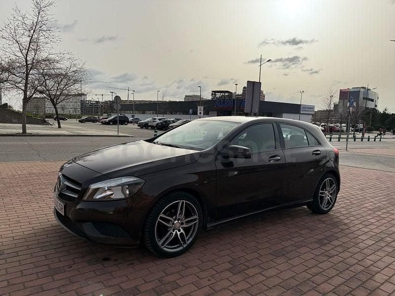Usado Mercedes A180 Style 109 CV (80 kW) 2015 Marrón Berlina