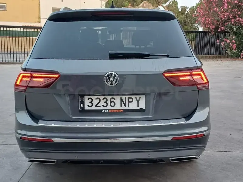 Usado VW Tiguan Allspace Sportline 150 CV (110 kW) 2019 Gris / plata SUV