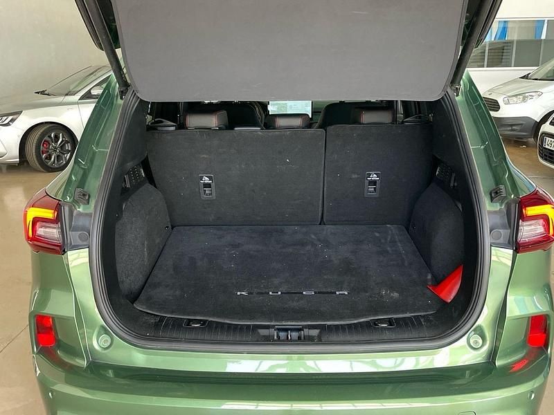 Usado Ford Kuga ST-Line X 243 CV (178 kW) 2024 Verde SUV