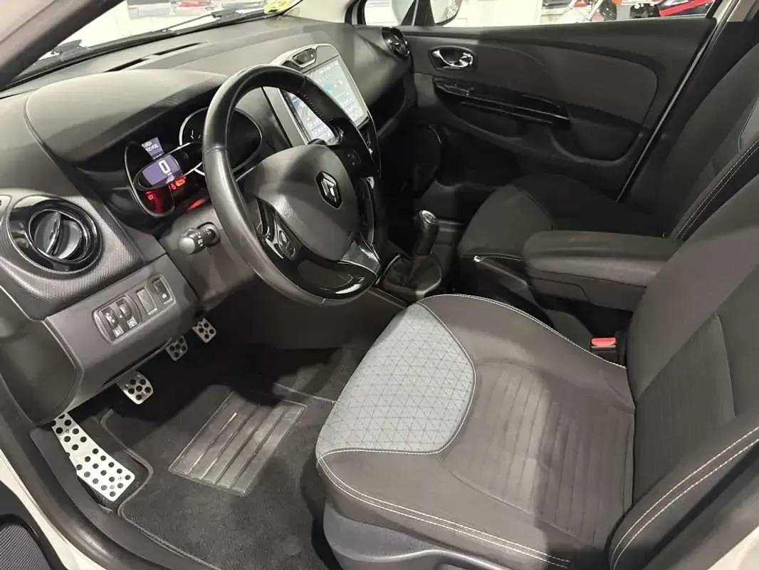 Usado Renault Clio IV 90 CV (66 kW) 2014 Blanco Utilitario