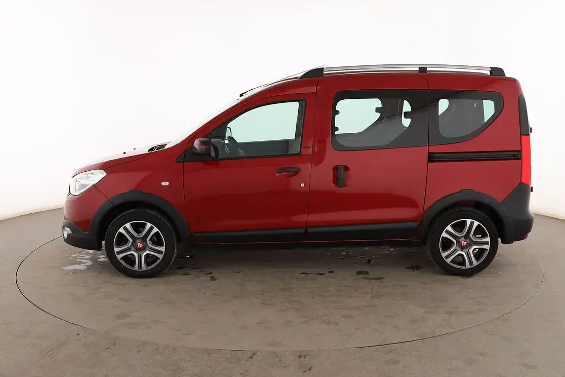 Usado Dacia Dokker 131 CV (96 kW) 2020 Rojo Monovolumen