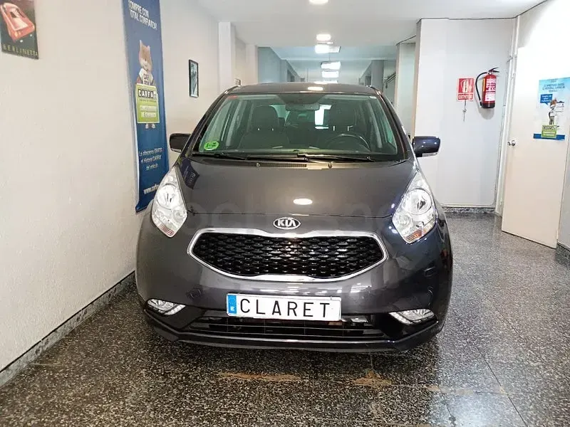 Usado Kia Venga 90 CV (66 kW) 2016 Gris / plata Utilitario