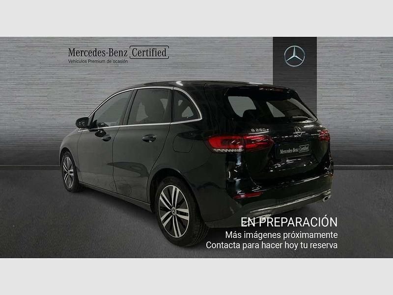 Usado Mercedes E250 218 CV (160 kW) 2021 Negro Familiar