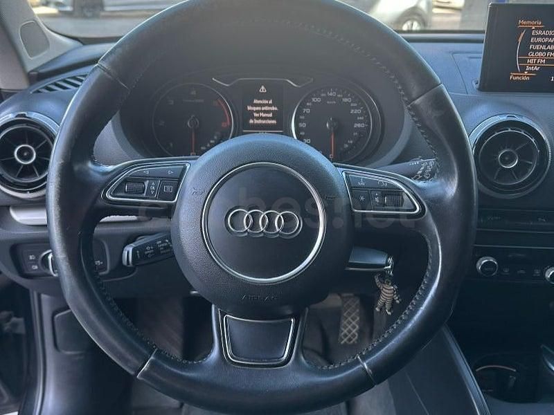 Usado Audi A3 Attraction 150 CV (110 kW) 2015 Negro Berlina