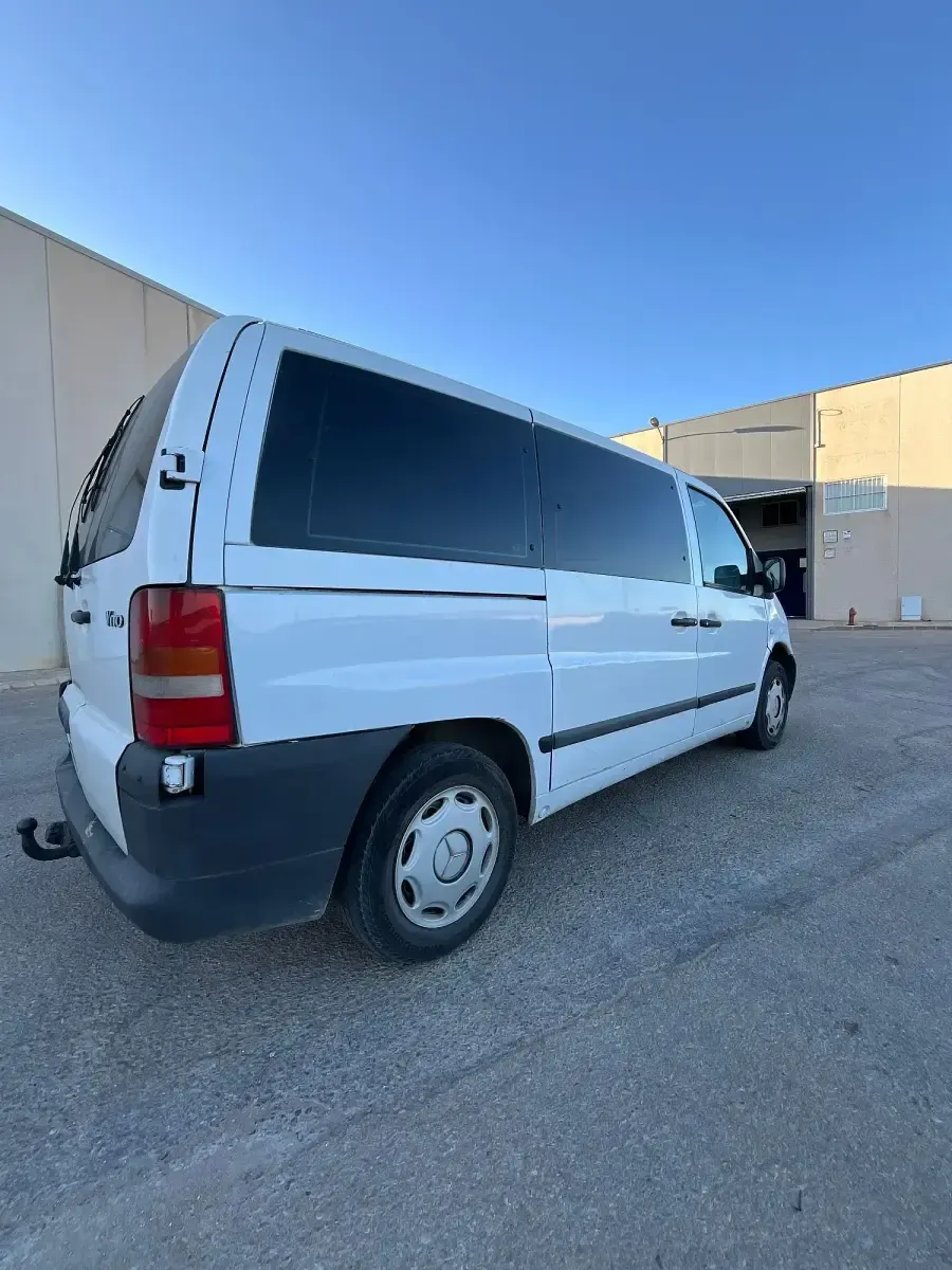 Usado Mercedes Vito 102 CV (75 kW) 2000 Gris Van